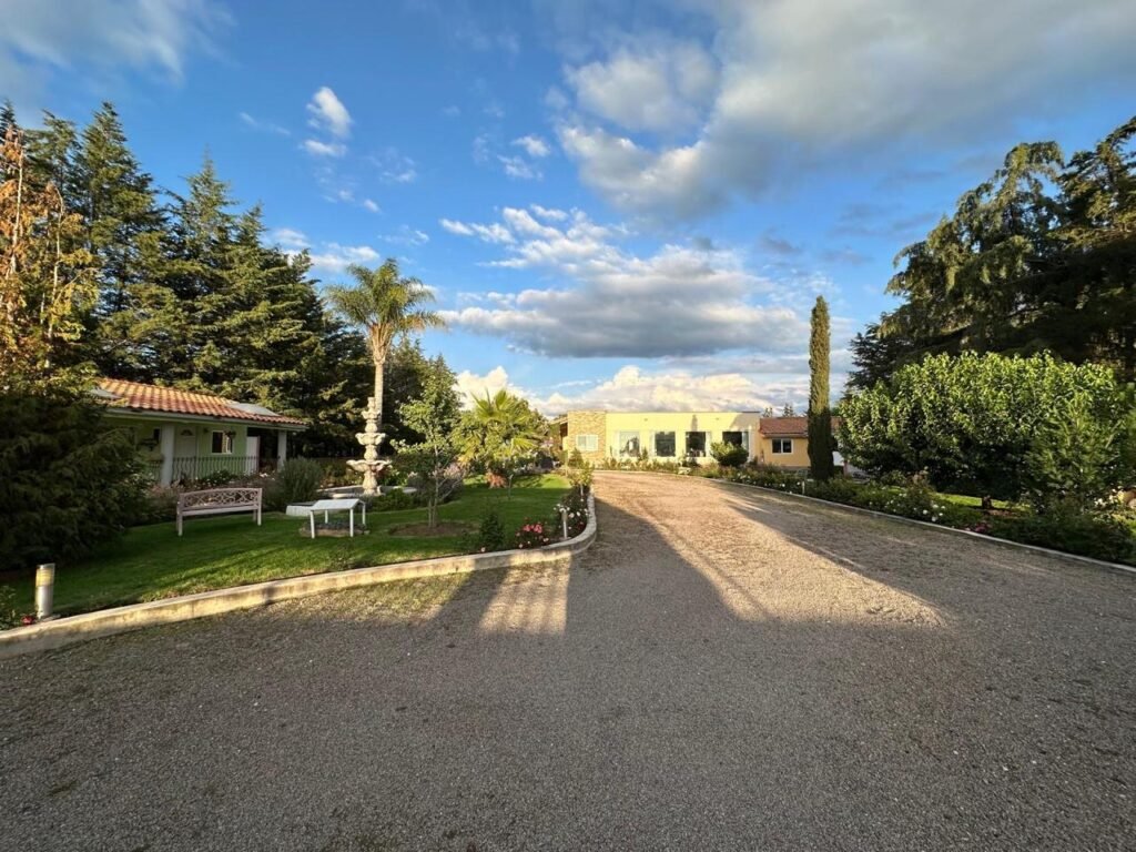 CASA LAS FLORES