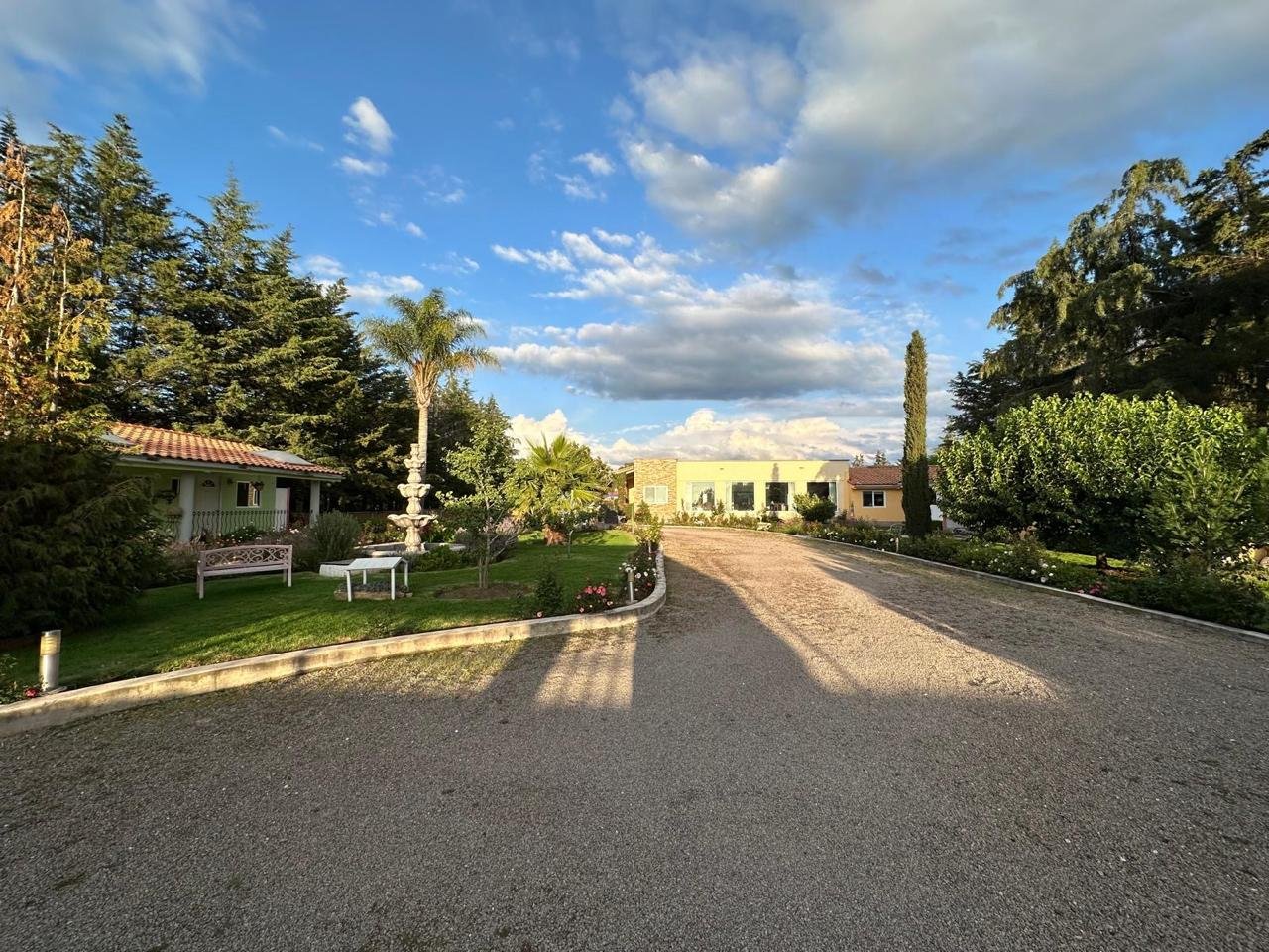 CASA LAS FLORES