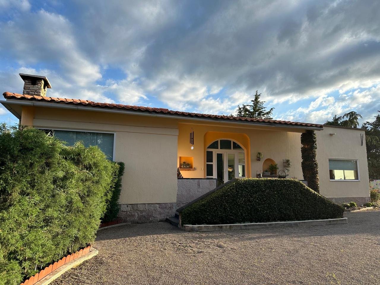 FRENTE DE LA CASA