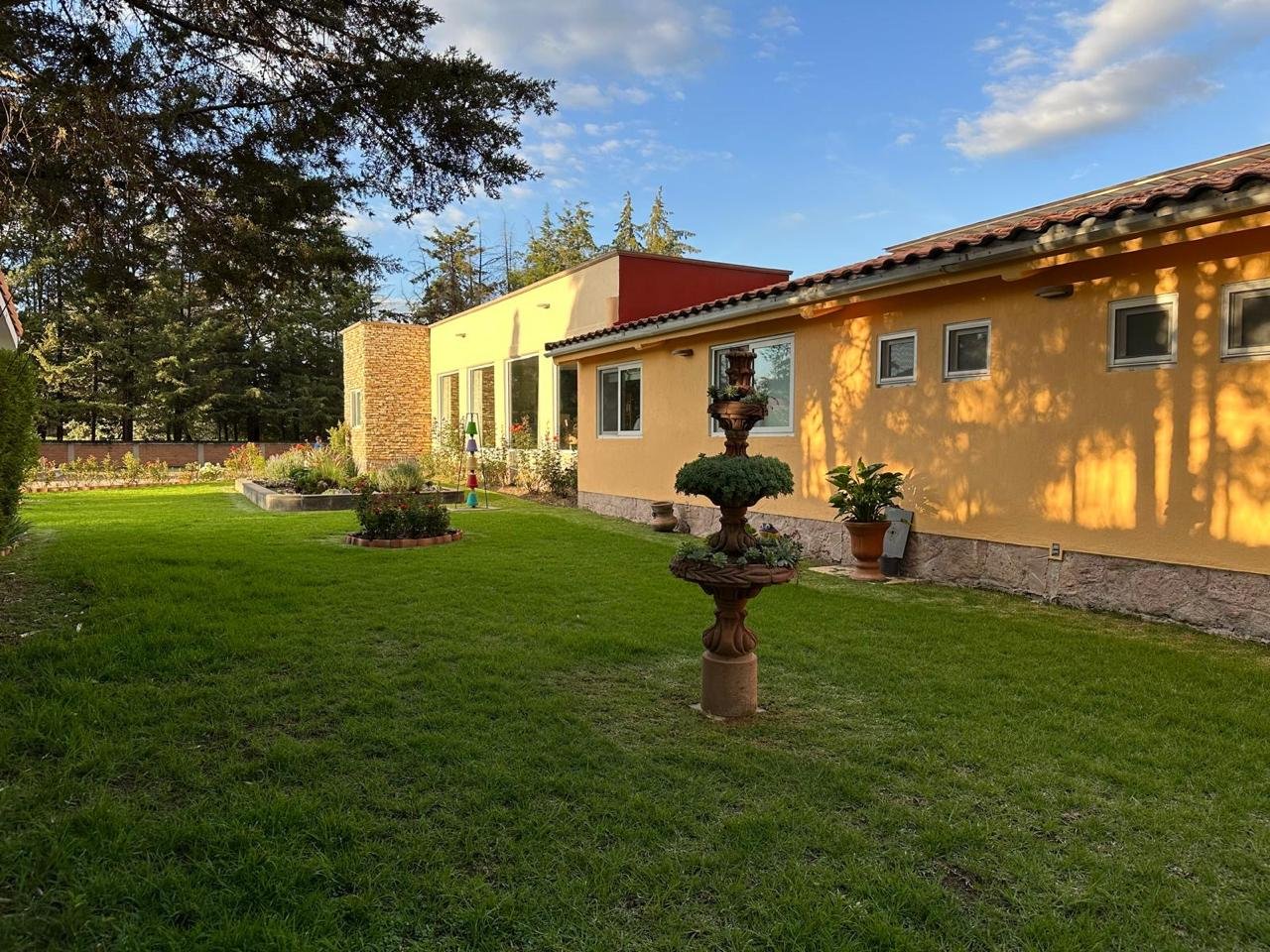 COSTADO DE LA CASA